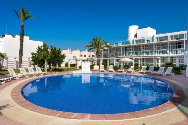 Aparthotel Club Maritimo San Antonio Ibica letovanje paket aranžman more Španija hotelski bazen povoljno