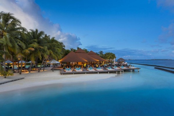 Hotel Kurumba Maldives letovanje Maldivi smeštaj more bungalovi