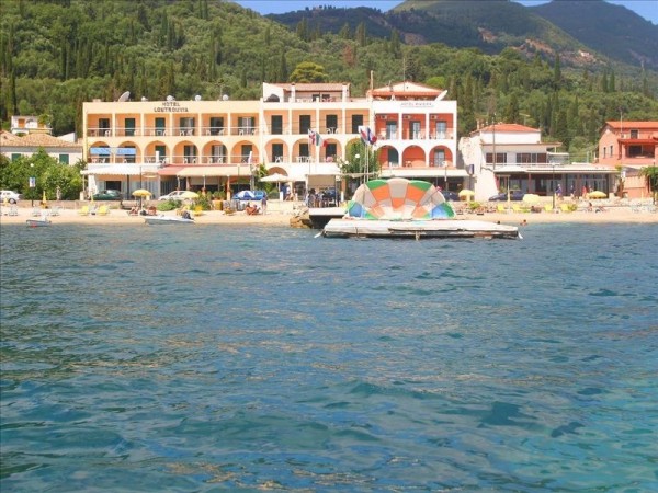 Hotel Loutrouvia Benitses Krf letovanje Grčka avionom more