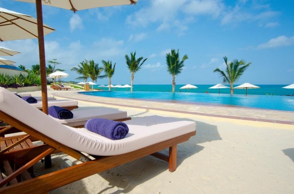 Hotel Sea Cliff Zanzibar ležaljke suncobran peškir bazen